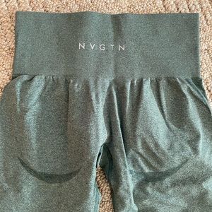 NWOT forest green seamless contour leggings!